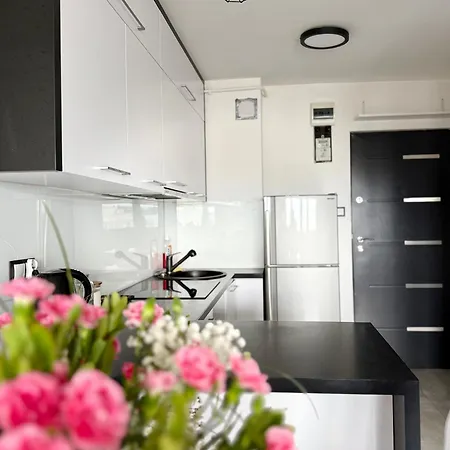 Cosy Solidarnosci Avenue דירה ורשה