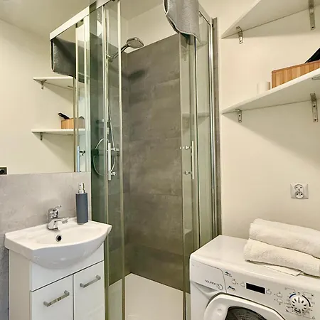 Cosy Solidarnosci Avenue דירה ורשה
