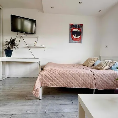 Cosy Solidarnosci Avenue Varsovie