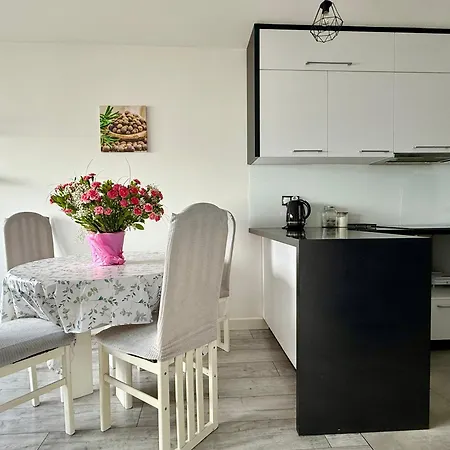 Cosy Solidarnosci Avenue Varsovie