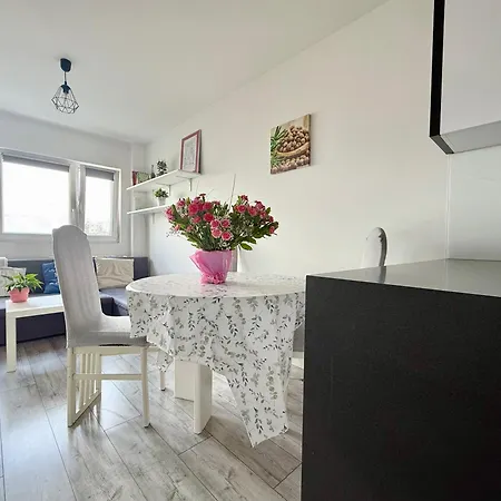 Cosy Solidarnosci Avenue Varsovie