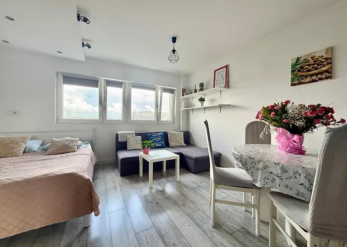 Cosy Solidarnosci Avenue