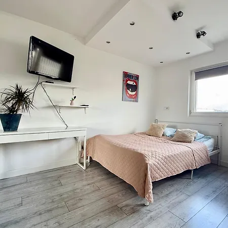 Cosy Solidarnosci Avenue