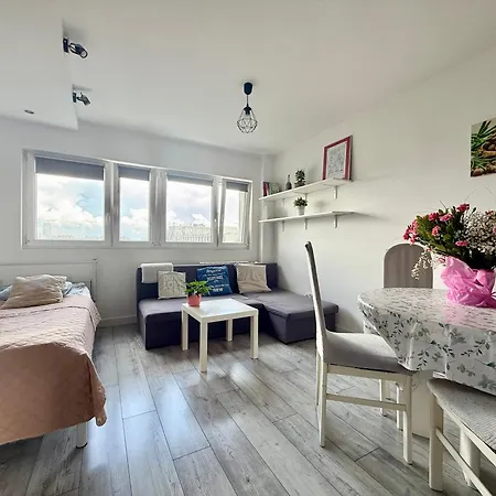 Cosy Solidarnosci Avenue